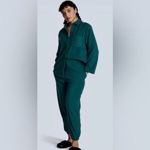 Victoria's Secret/Pink Teal Blue Fleece Pajama Set with Relaxed Fit